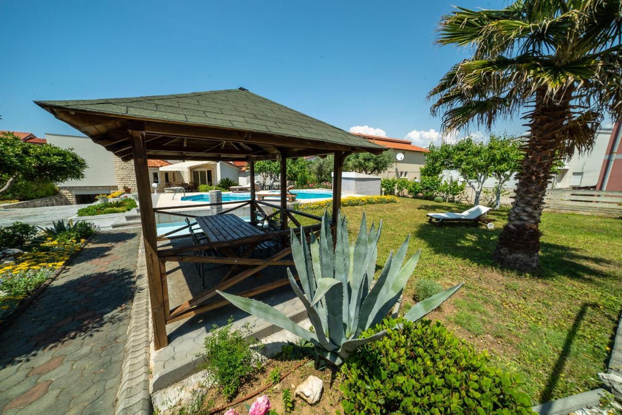 Villa Lulic Вир Екстер'єр фото