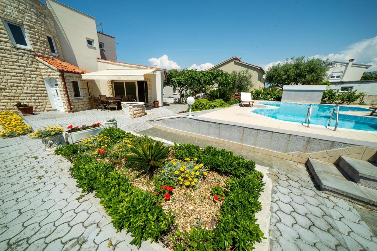 Villa Lulic Вир Екстер'єр фото